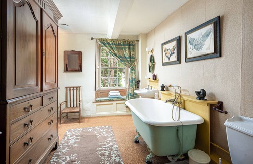 Cross Casa | Compton House