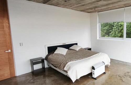 Tunquen Casa | Concrete house overlooking the ocean and beach access