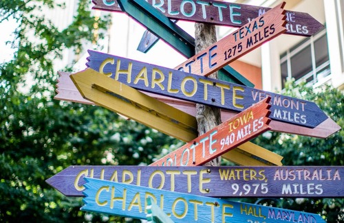 Sharonbrook Condominio | Condo in walking distance to the Wells Fargo Golf Tournament!