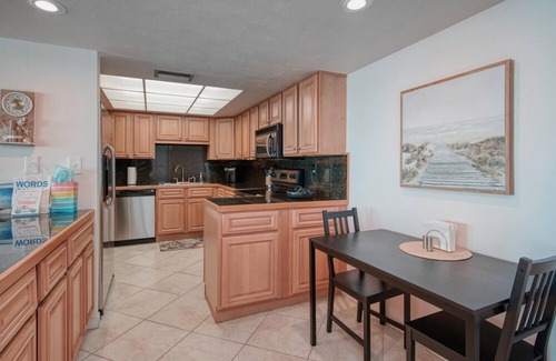 Sunset Beach Condominio | Condo is on Sunset Beach! Fall in love with ocean front living.