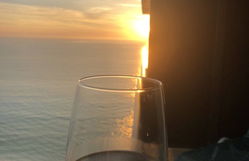 Sunset Beach Condominio | Condo is on Sunset Beach! Fall in love with ocean front living.