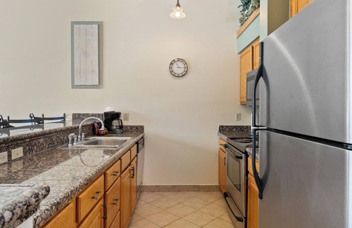 Lakeside Village Condominio | Condo Near Keystone Lake & Ski Village, Tons to do & Unwind by the Fireplace!