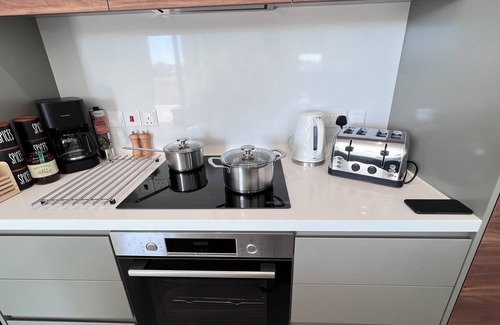 Limassol Apartamento | Condo - near to Casino,Port,Tennis Academy, ladiesMile ,Mall,&football stadium.