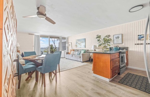 Punaluu Condominio | Condo on beach with AC