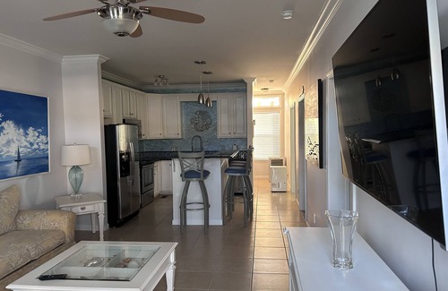 Pass Christian Condominio | Condo ON THE BEACH in Pass Christian MS with GREAT view and Pool