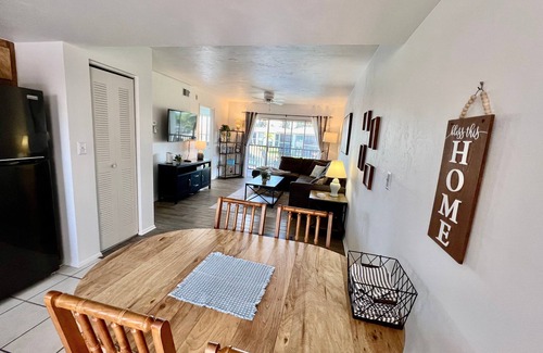 Iona Condominio | Condo Sanibel Sunsets: 2-Bedroom Condo, Moments from Beaches