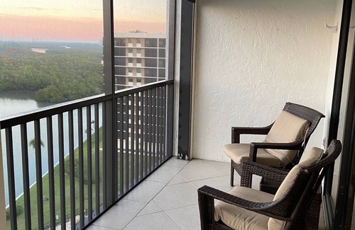 Vanderbilt Beach Condominio | Última planta esquina suroeste, Mejor Ocean & Beach View
