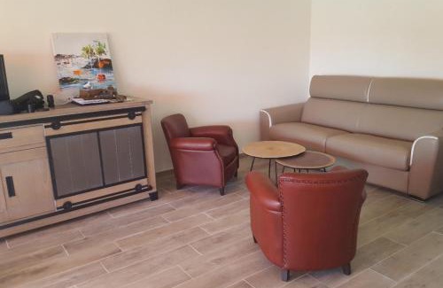 Hyeres Apartamento | Condo with direct access to the beach