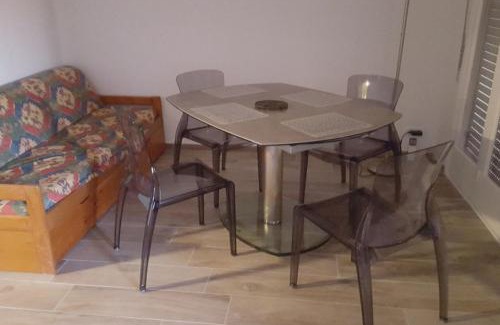 Hyeres Apartamento | Condo with direct access to the beach