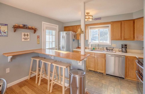 North Woodstock Villa | Offsite pools/hot tub, AC, walk to swimming holes!