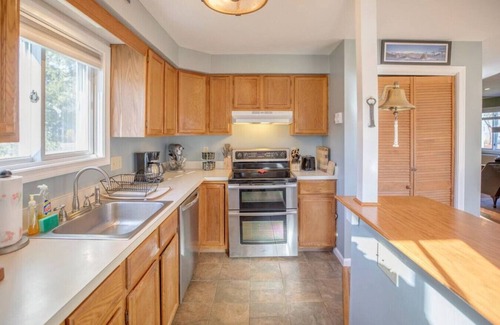 North Woodstock Villa | Offsite pools/hot tub, AC, walk to swimming holes!