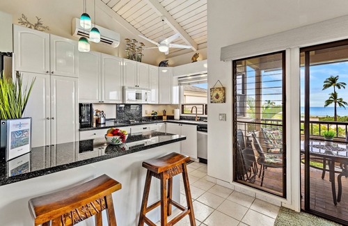 Wailea Condominio | Condo with soaring ceilings and ocean views