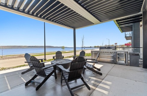 Lake City Condominio | Condo with stunning views of Lake Pepin - Assigned Garage - Unit 205