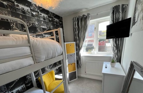 Telford Casa | Modern and Cosy Two Bedroom Home