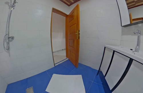 Kribi Hotel | Junior Suite con salón-Habitaciones conectadas-Baño privado con ducha-Vista a...