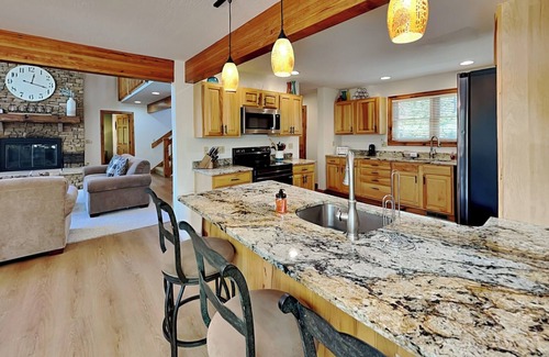 North Glade Hills Casa | Lake Front Home con muchas comodidades de la comunidad