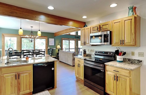 North Glade Hills Casa | Lake Front Home con muchas comodidades de la comunidad