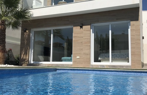 Los Imbernones Villa | Villa contemporánea nueva con piscina privada y cerca de playas