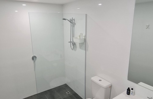 Port Noarlunga South Apartamento | Contemporary studio, only metres to beach/surf, 10 mins to McLaren Vale wineries