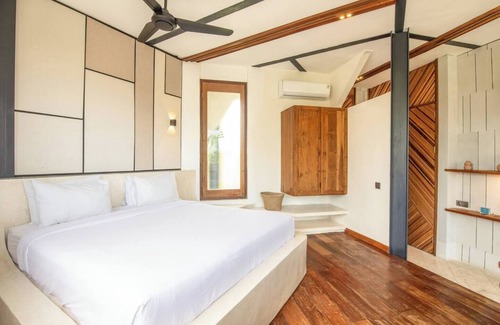 Pererenan Hotel | Luxurious 1-BR Loft with Art Deco Flair Shared Pool