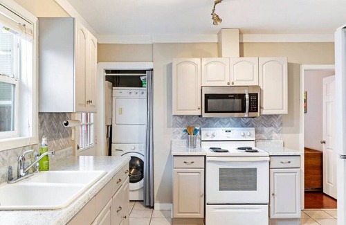 University Park Casa | Contemporary 2-Bedroom Retreat: Near UP and St. Johns