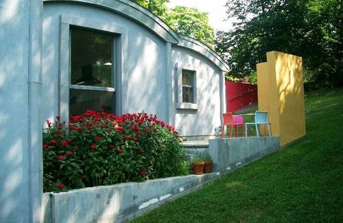 Woods Hole Casa | Contemporary 3 bdrm with lots of living space and a large patio for entertaining