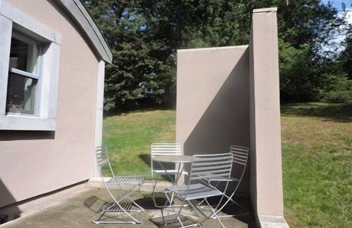 Woods Hole Casa | Contemporary 3 bdrm with lots of living space and a large patio for entertaining