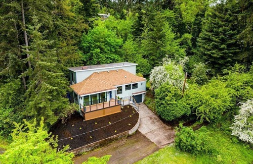 South Hills Casa | Contemporary 3bedroom / 2 bathroom house close to UO