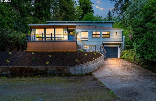 South Hills Casa | Contemporary 3bedroom / 2 bathroom house close to UO