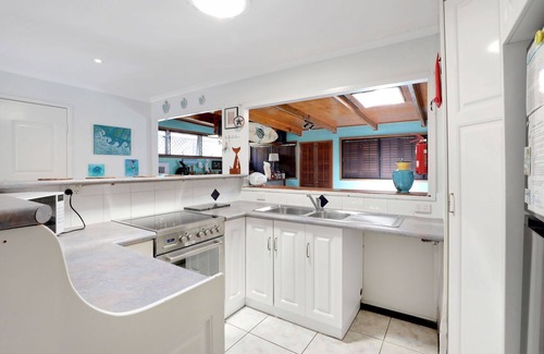 Amity Point Casa | Contemporary BeachHouse with Bush Outlook