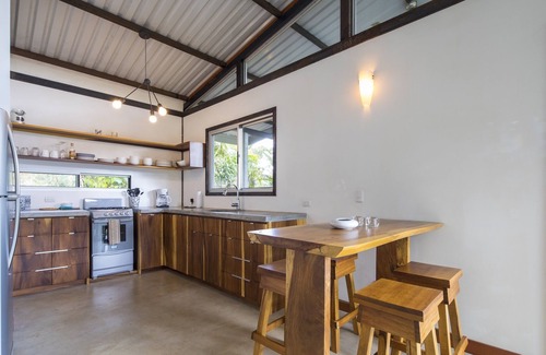 Uvita Cabina | Casita Contemporánea