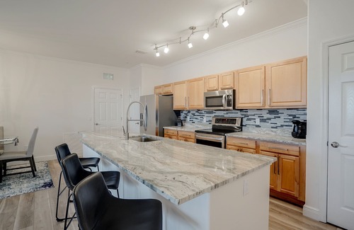 Majestic Palms Condominio | Contemporary Coastal Luxury at Majestic Palms!