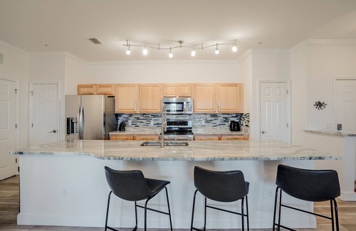 Majestic Palms Condominio | Contemporary Coastal Luxury at Majestic Palms!