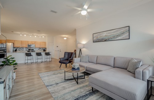 Majestic Palms Condominio | Contemporary Coastal Luxury at Majestic Palms!