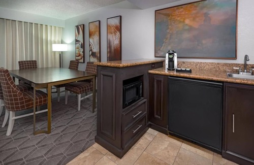 Park Central Hotel | Contemporary Comfort in Dallas | Hot Breakfast + WiFi