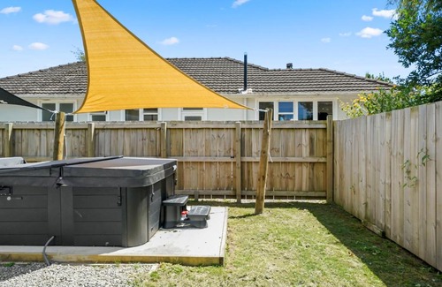 Masterton Casa | Contemporary Comfort - Masterton Holiday Home
