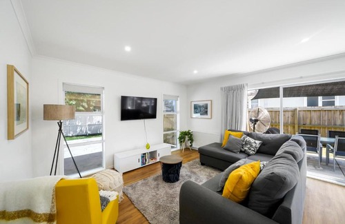 Masterton Casa | Contemporary Comfort - Masterton Holiday Home