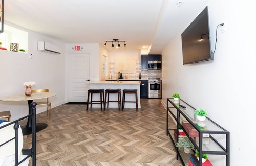 Sandusky Condominio | Contemporary Condo Downtown Sandusky