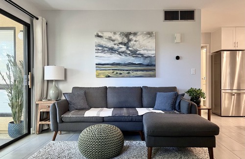 Tucson Condominio | Contemporary Condo with Private Garden Patio and Pool Access