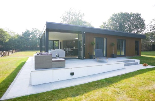 Longfield Casa | Contemporary Cosy 2 bed retreat set withing 3 acres, fully loaded kitchen