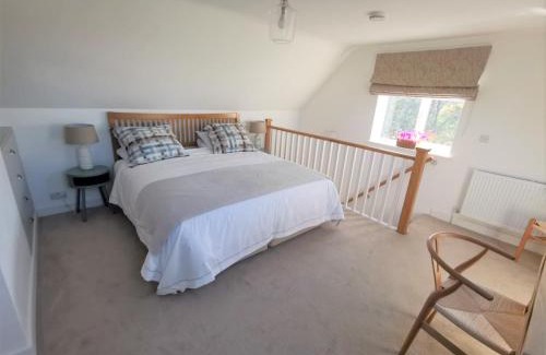 Petersfield Casa | Contemporary Cottage outside South Harting