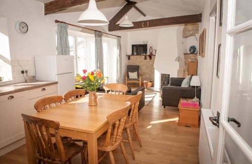 Musbury Cabaña | Contemporary cottage in lovely Devon village.