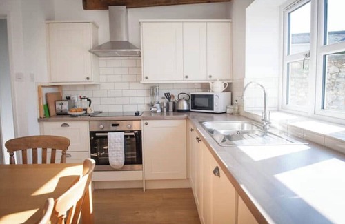 Musbury Cabaña | Contemporary cottage in lovely Devon village.