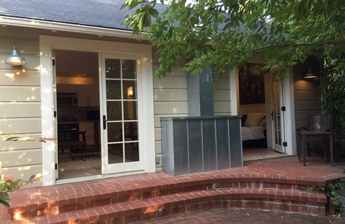 Healdsburg Cabaña | Cottage Diseñador contemporáneo, vistas al jardín, a 3 cuadras de de la Plaza