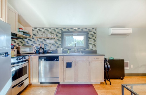 Concordia Apartamento | Estudio contemporáneo apto para perros con cable, WiFi y balcón privado.