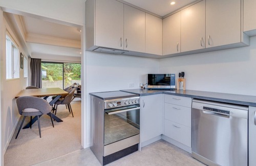 Dunedin Casa | Contemporary Duplex in Roslyn