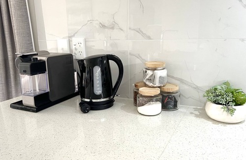 Panmure Casa | Contemporary Elegance Meets Comfort - Central Auckland - Sleeps 6.