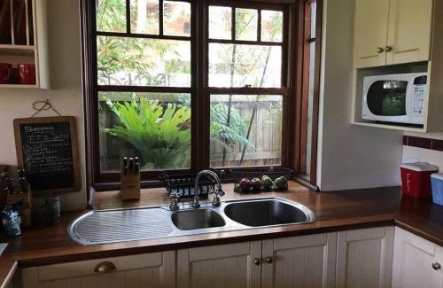 Mentone Casa | Contemporary & Elegant 1920's Period House by My Lodgingfy International