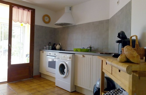 Pujols Apartamento | Amplio apartamento contemporáneo junto a la piscina, PISCINA PRIVADA, jardín cerrado
