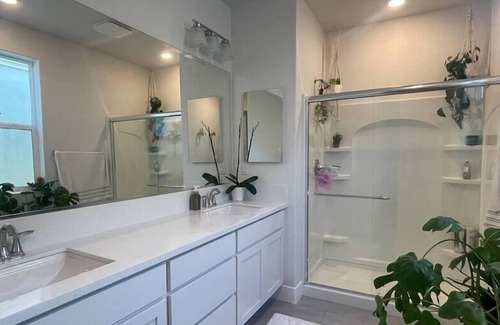 West Sacramento Casa | Contemporary Haven Retreat